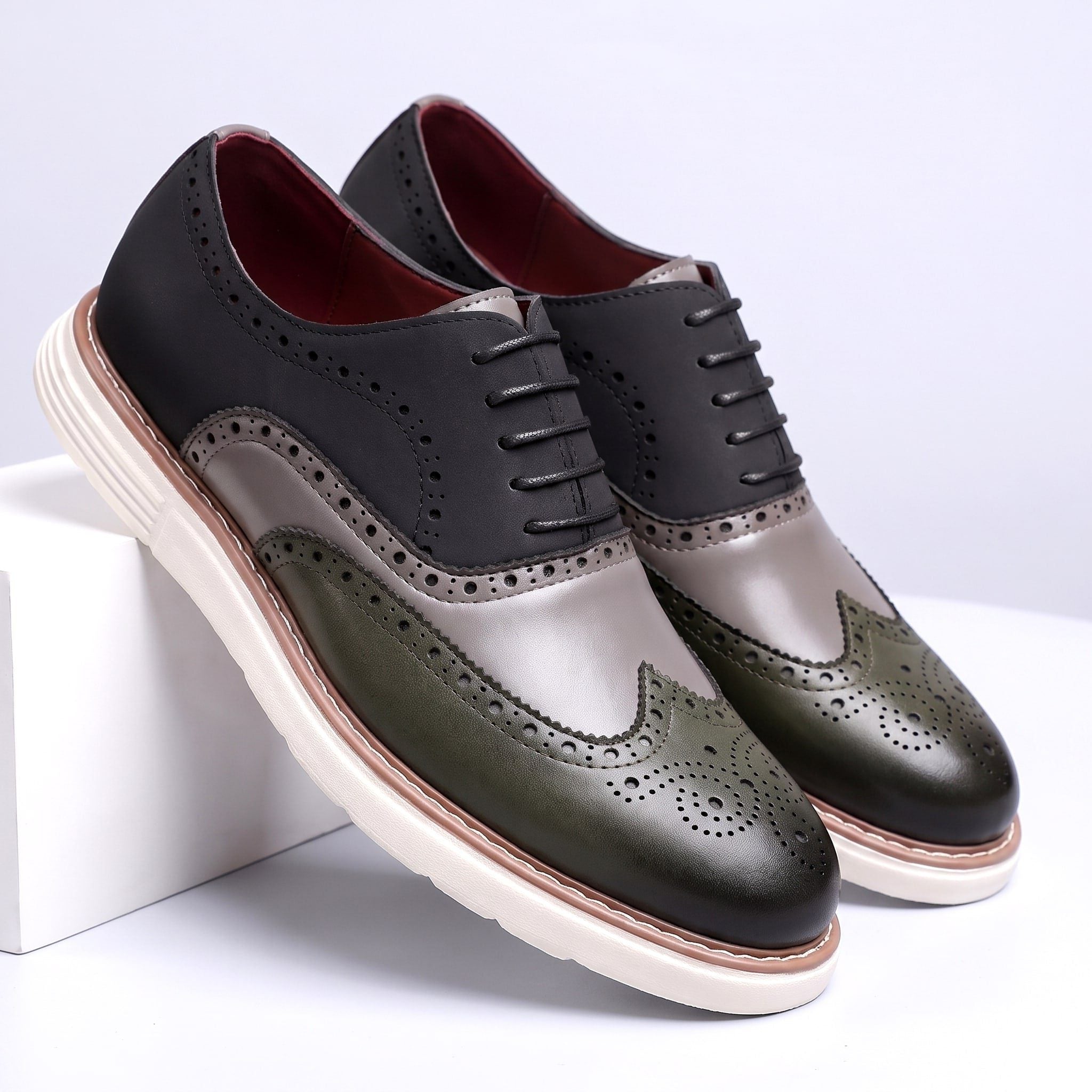 Two-Tone Wingtip Brogue Oxford Shoes with Lace-Up Closure for Men - Gray